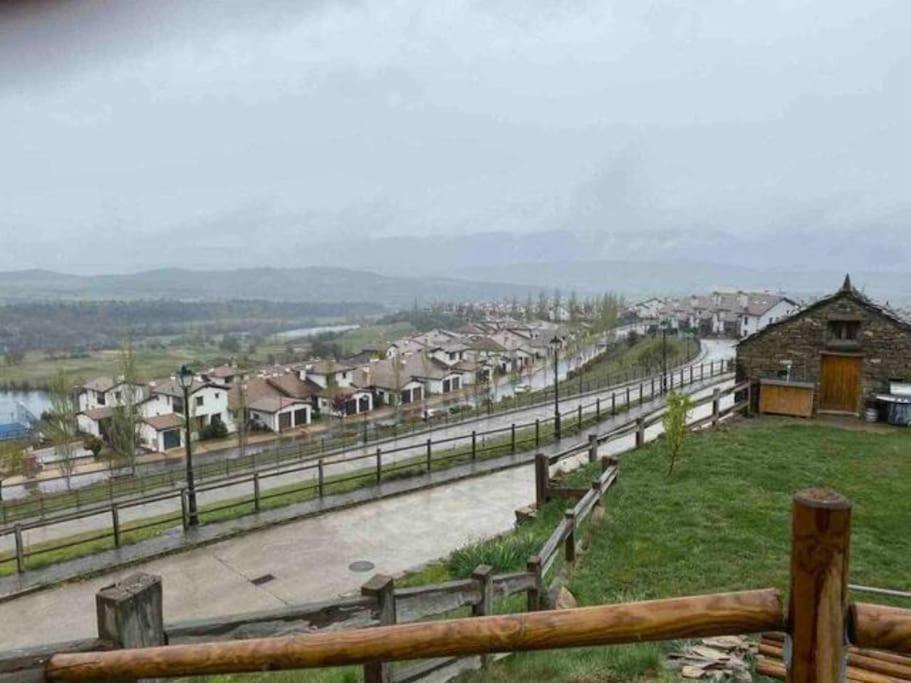 Un Encanto De Duplex Jaca Bagian luar foto