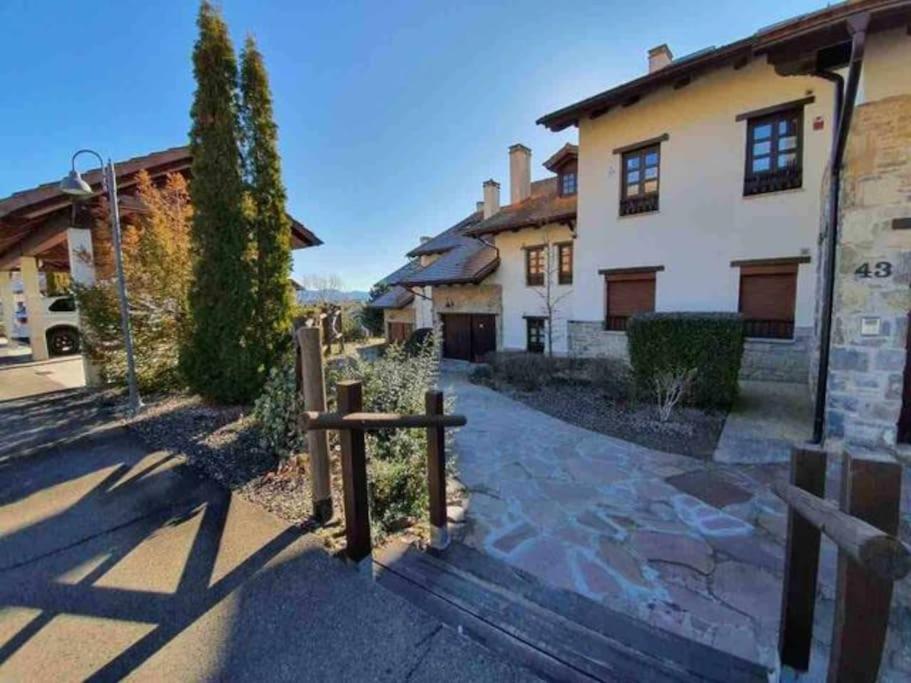 Un Encanto De Duplex Jaca Bagian luar foto
